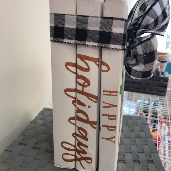 Santa Book Stack - Picture 3 of 3